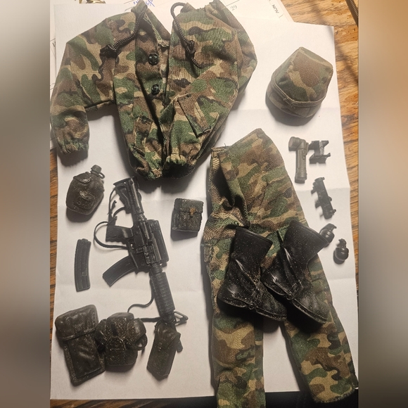 Camouflage Military Action Figure Set - Picture 1 of 1